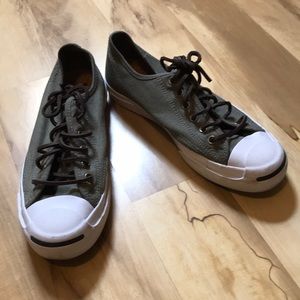 Converse women’s 8.5/men’s 7